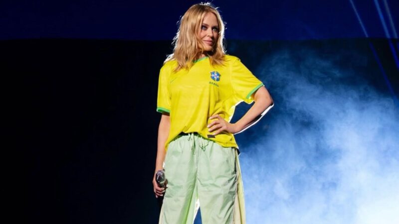 Kylie Minogue lota Ginásio do Ibirapuera em show comemorativo e recebe Luísa Sonza nos bastidores.