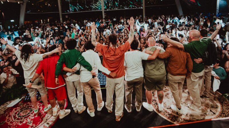 Maneva apresenta show de ensaio do projeto “Tudo Vira Reggae” em São Paulo.