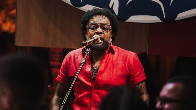 Xande de Pilares lança “Vento”, primeiro single do projeto Nos Braços do Povo, e emociona o público — saiba mais!