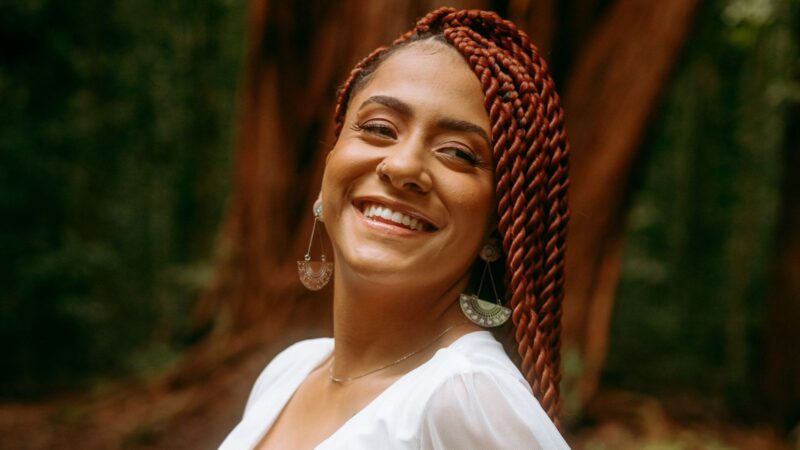 Lourena lança single “Eles Não Querem”