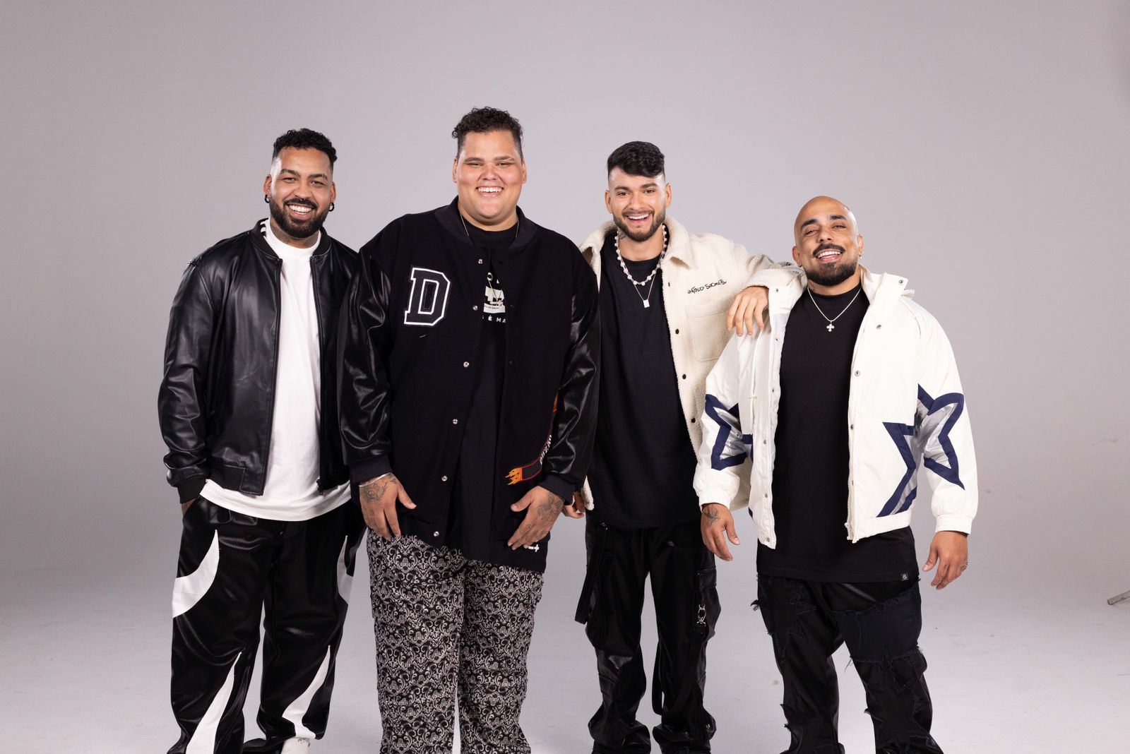 Menos é Mais faz história e domina o Top 5 do Spotify com hits autorais.