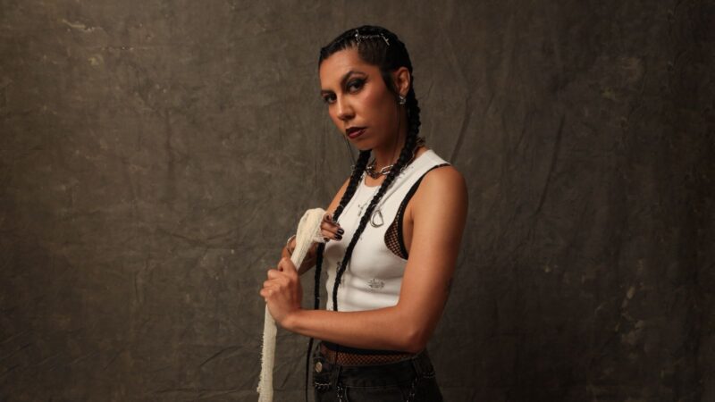 Isabella Flint expõe e “dá nocaute” na traição em novo single “Golpe”