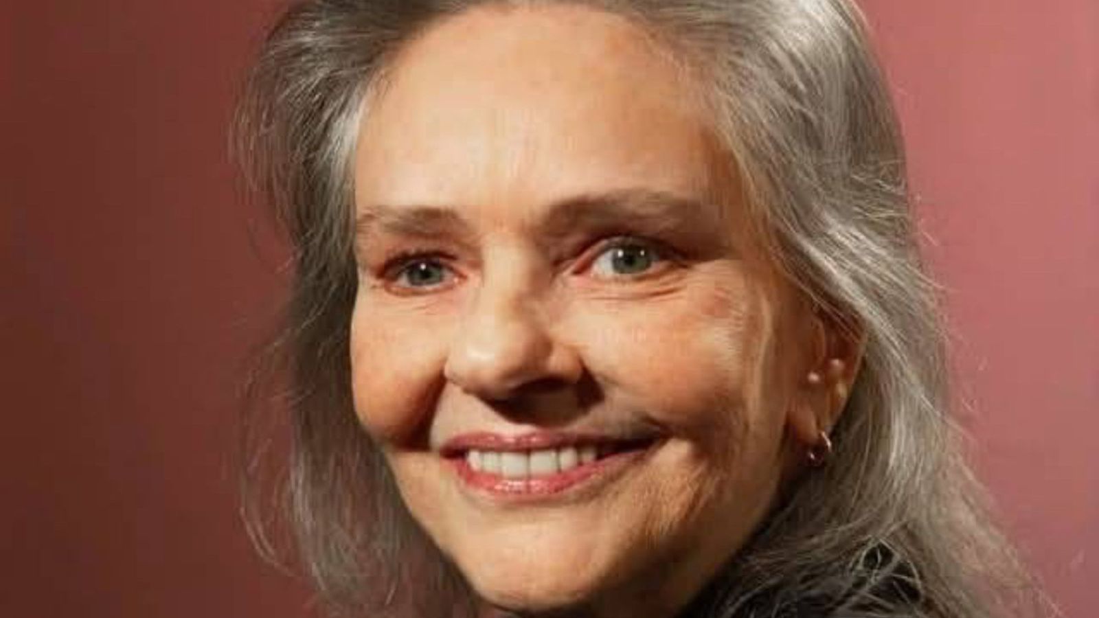 Morre aos 75 anos a cantora Angela Ro Ro, ícone da música brasileira.