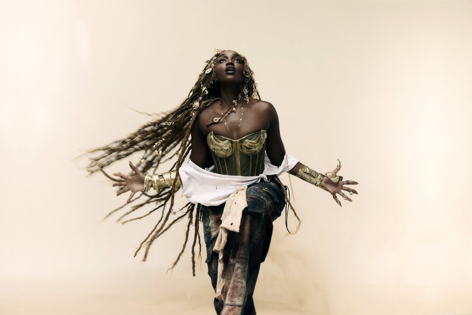 Força, arte e ancestralidade: IZA encanta no The Town e anuncia dois novos singles.
