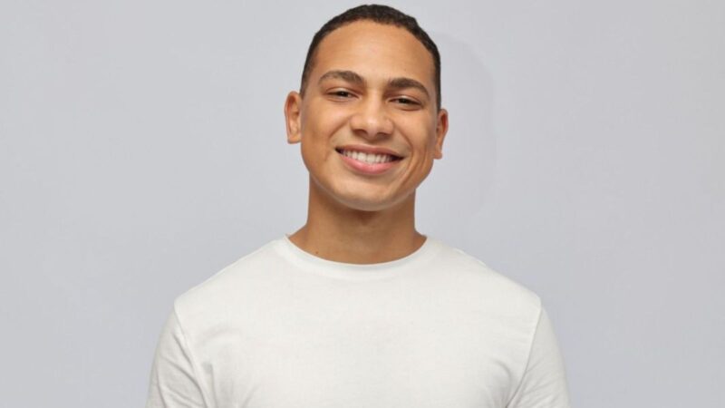 Marquinhos Navais alcança 1 milhão de plays no Spotify com o sucesso “Toque Carinhoso”