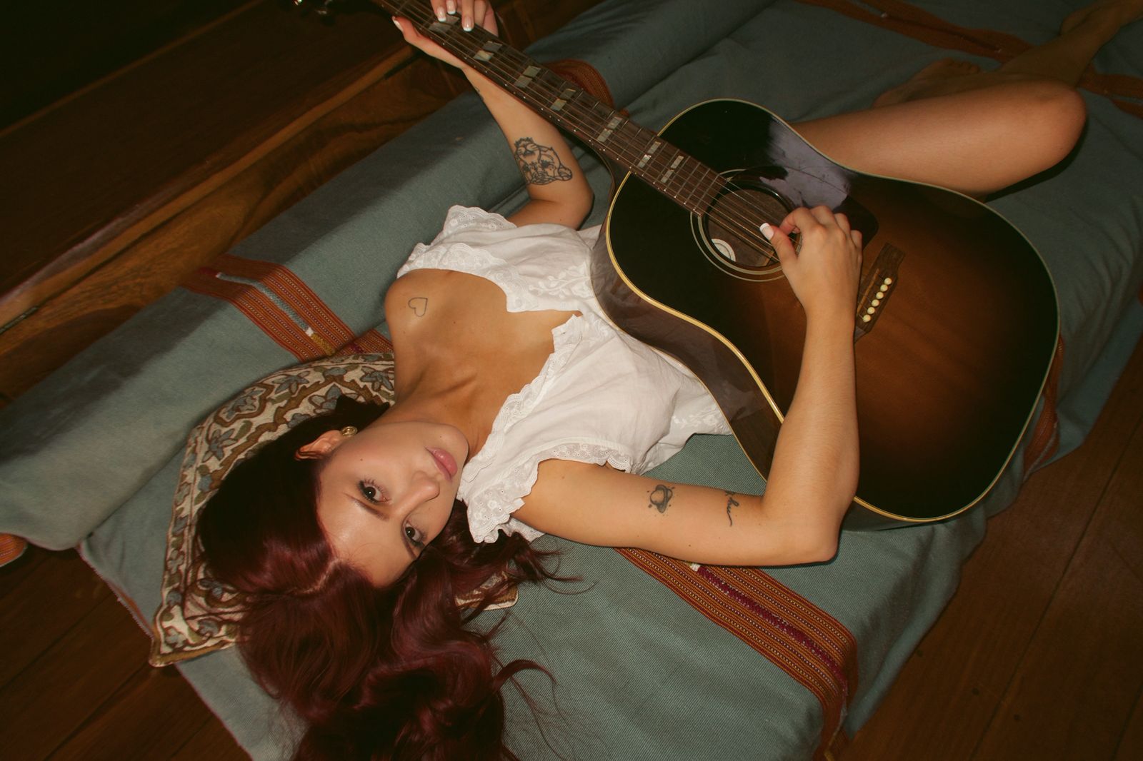 Sofia lança “Carne de onça”, single sobre liberdade e desejo.