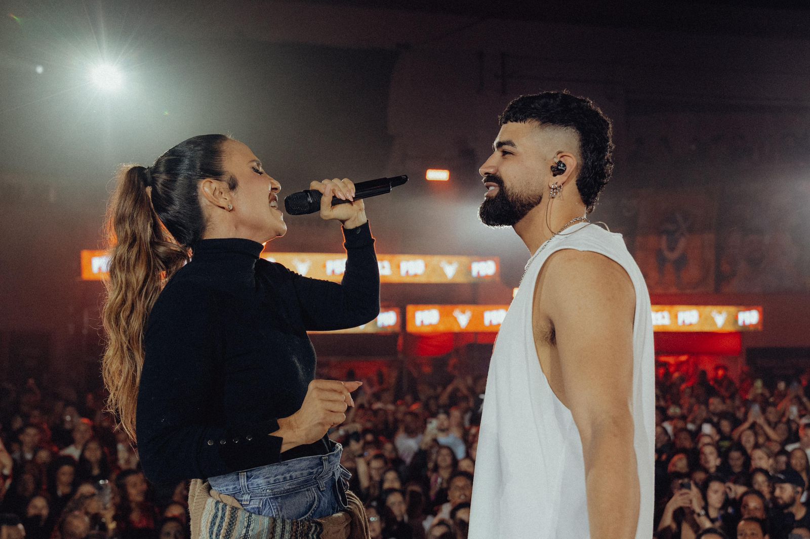 Ivete Sangalo e Liniker fazem surpresa no PAGODE DO DIFERENTÃO em São Paulo.