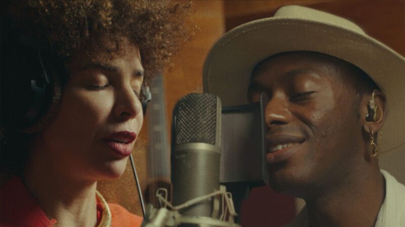 Vanessa da Mata lança clipe de “Troco Tudo”, feat com Jota.pê.