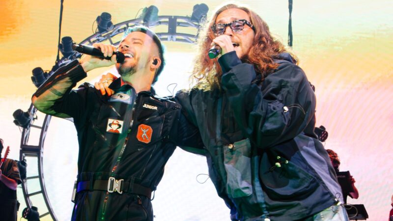 Junior lança “Passar dos Danos (Ao Vivo)” com participação de Vitor Kley.