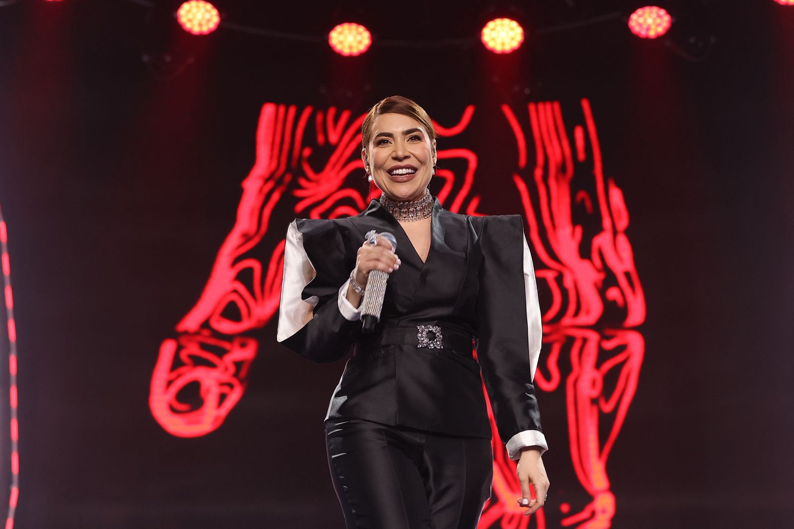 Naiara15: Naiara Azevedo debuta na carreira com gravação de audiovisual em São Paulo.