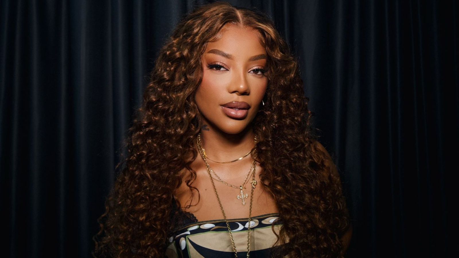 “Quando lembro que tenho um álbum pra lançar”: Ludmilla reage a memes sobre vídeo e aquece divulgação de novo álbum de R&B.