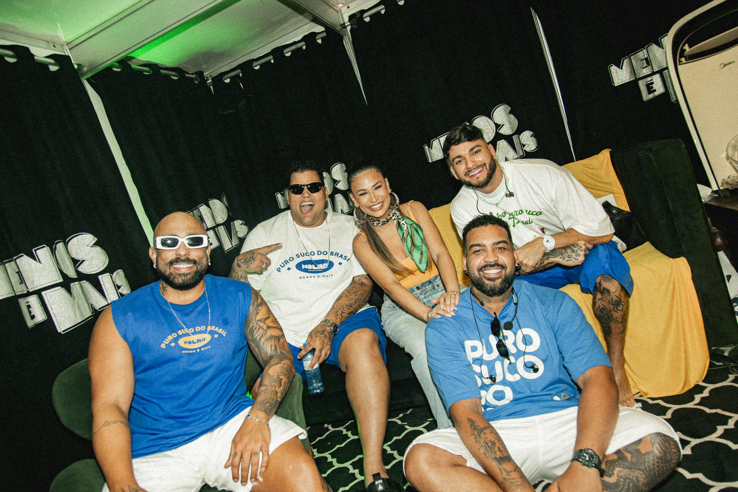 Menos é Mais e Simone Mendes fazem história com o hit “P do Pecado”