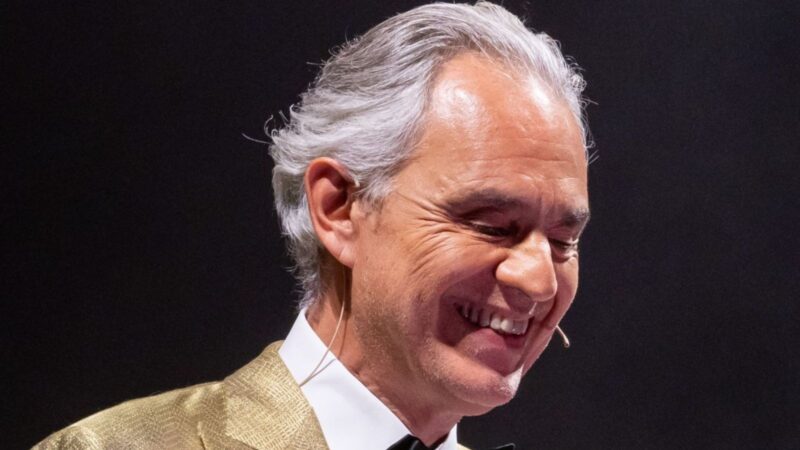 Andrea Bocelli apresenta convidados internacionais em suas apresentações em São Paulo.