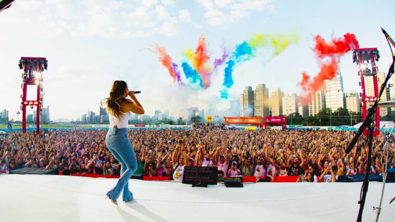 Ivete Sangalo estreia turnê “Ivete Clareou” em São Paulo com convidados especiais e show repleto de clássicos do samba e pagode.