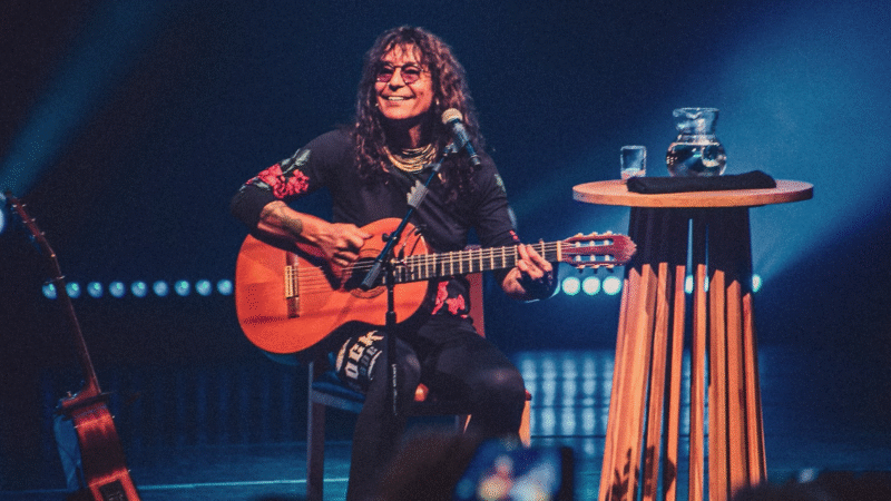 Pai do Axé, Luiz Caldas emociona público com shows lotados no Sesc Pinheiros, em São Paulo.