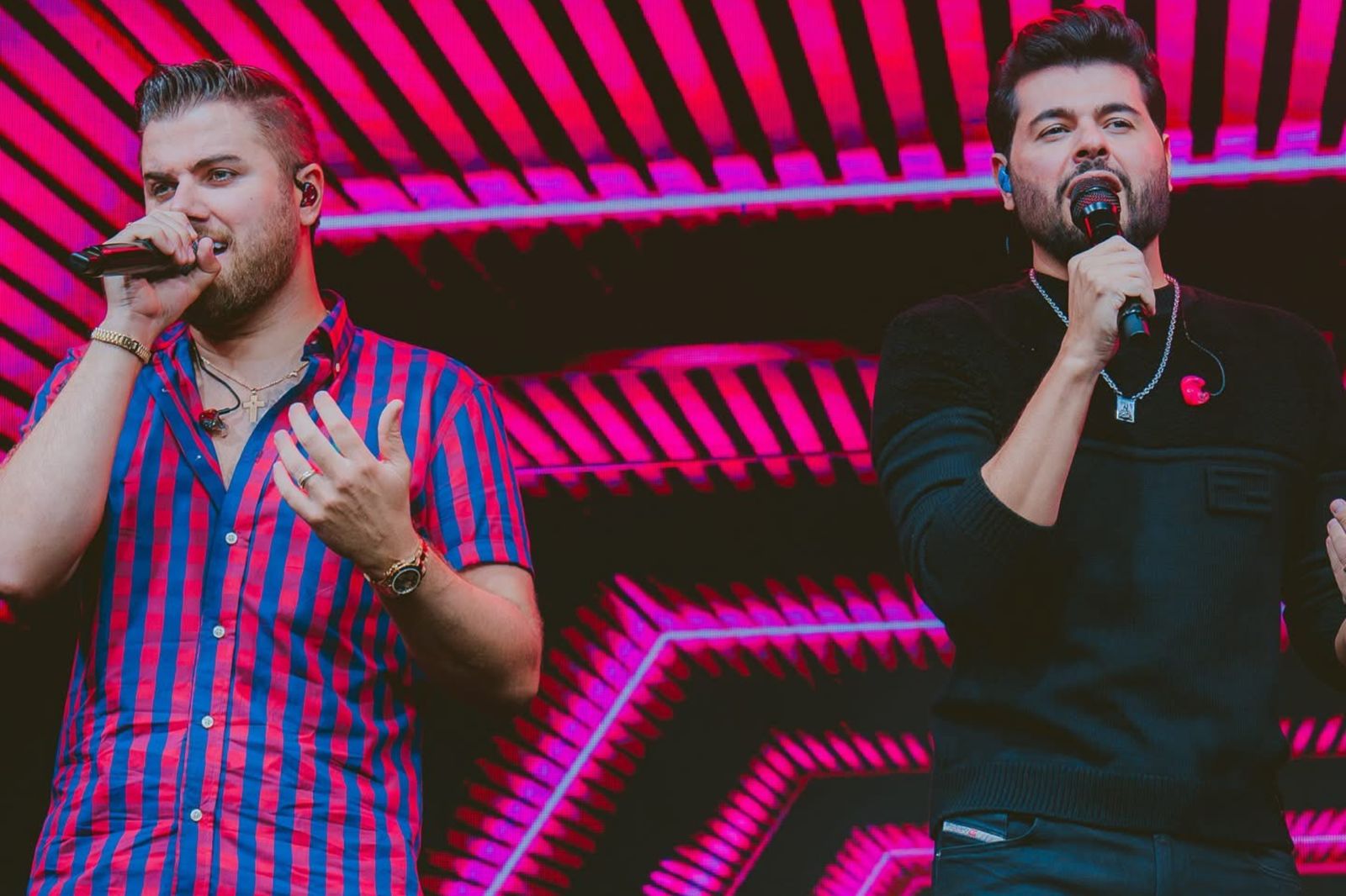 Zé Neto & Cristiano resgatam grandes sucessos sertanejos ao lado de Gian & Giovani e Cezar & Paulinho.