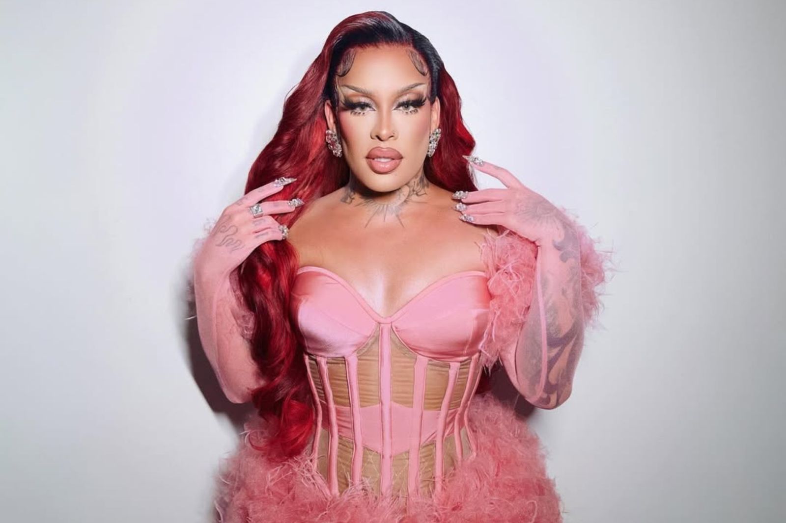 Está no ar! Gloria Groove lança a faixa e o clipe “Até já” e celebra o encerramento da era Serenata da GG.