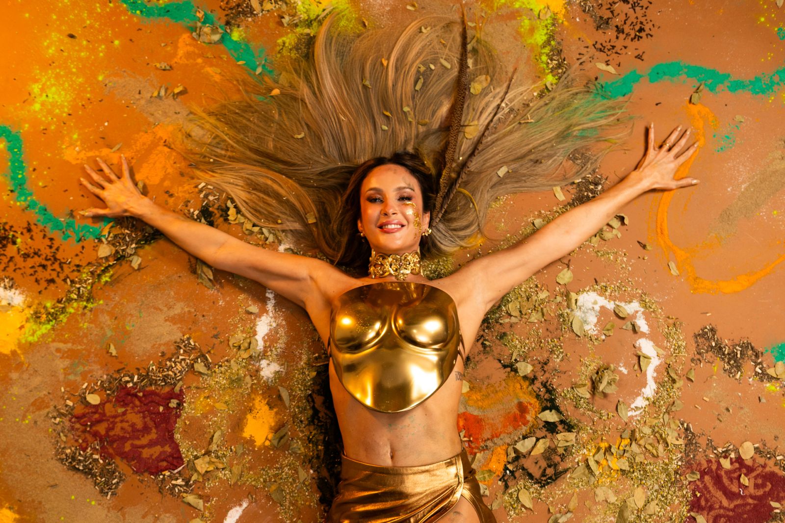 “ESPECIARIAS ATO II”: Com disco solar e dançante, Claudia Leitte antecipa do verão.