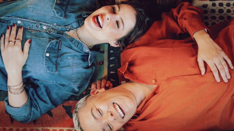 Mariana Volker se une a Maria Gadú na nova faixa “Não Quero Te Querer”