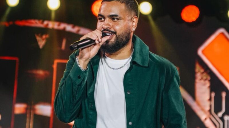 Yan emociona 4 mil pessoas no maior PagodYANdo da história na Cidade das Artes, faz pedido de casamento, recebe convidados especiais e celebra hit viral que conquistou Neymar e alcançou 50 milhões de streams.