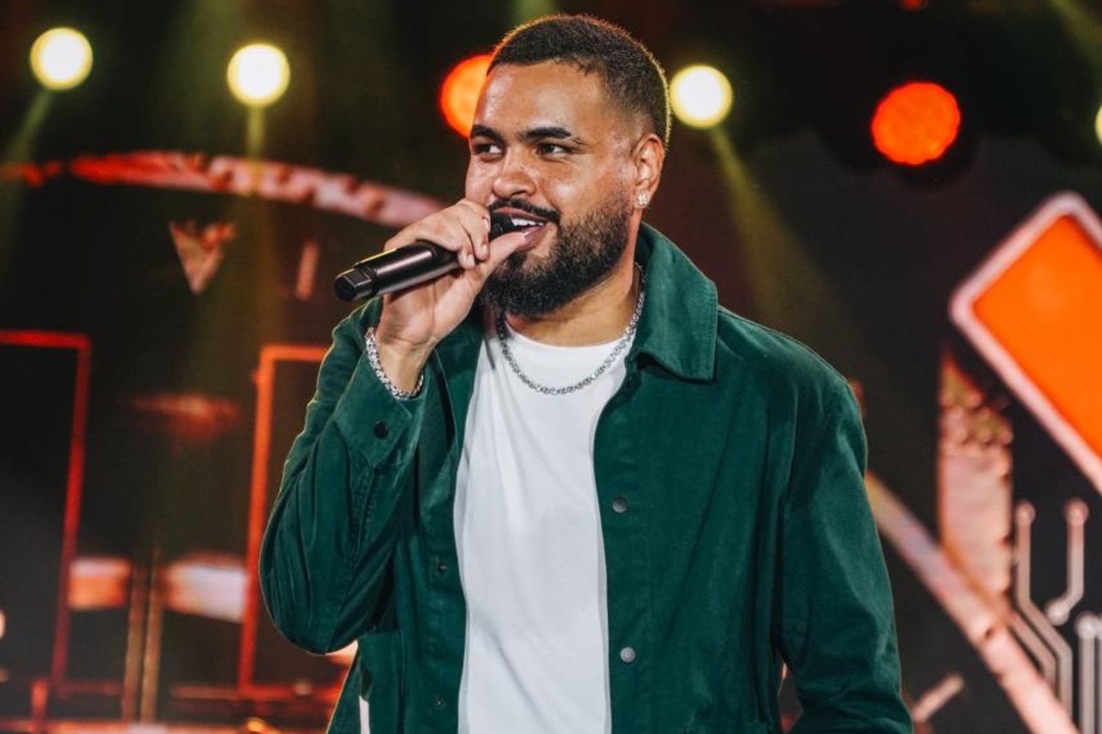 Yan emociona 4 mil pessoas no maior PagodYANdo da história na Cidade das Artes, faz pedido de casamento, recebe convidados especiais e celebra hit viral que conquistou Neymar e alcançou 50 milhões de streams.