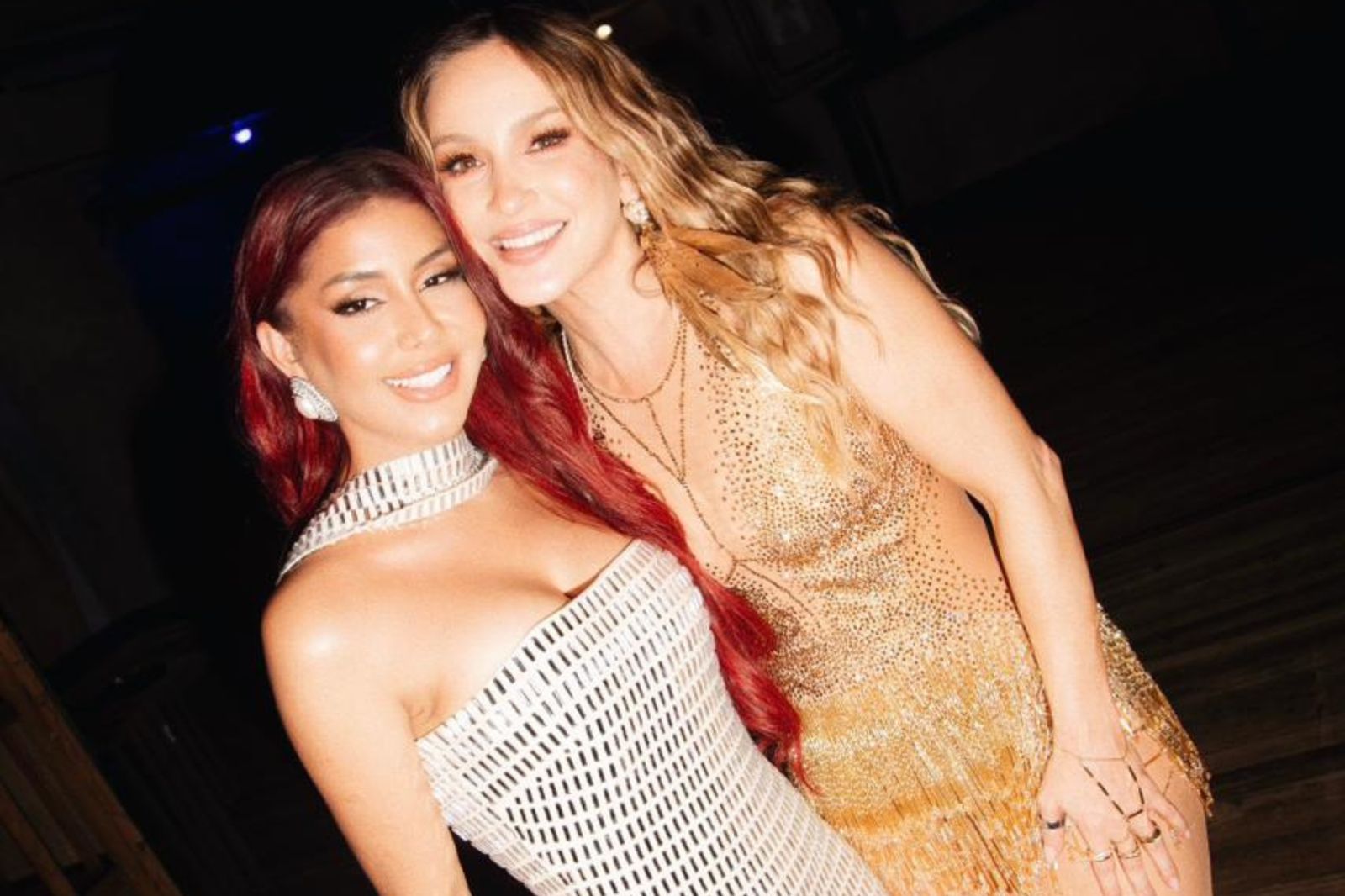 Priscila Senna brilha ao lado de Claudia Leitte em show no Recife.