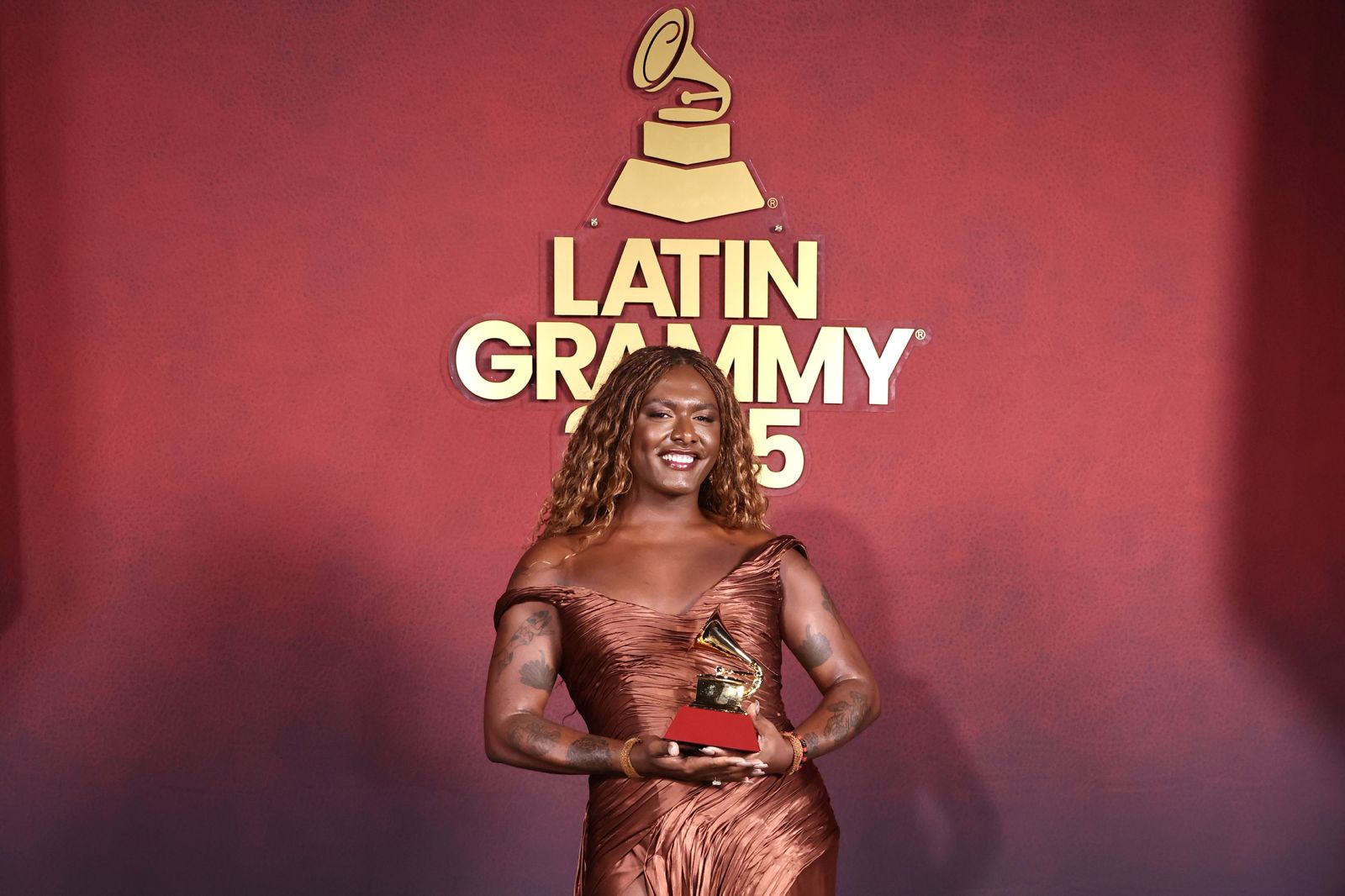 Liniker brilha no Latin GRAMMY 2025 e vence três prêmios.