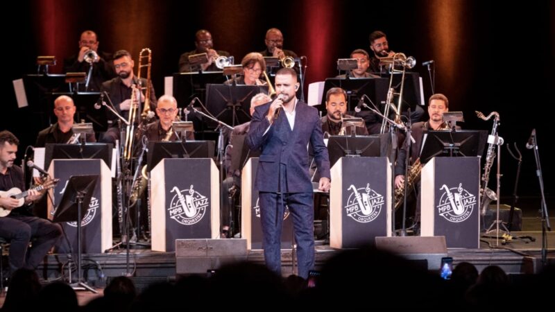 Diogo Nogueira e a Orquestra MPB Jazz no Teatro Multiplan.