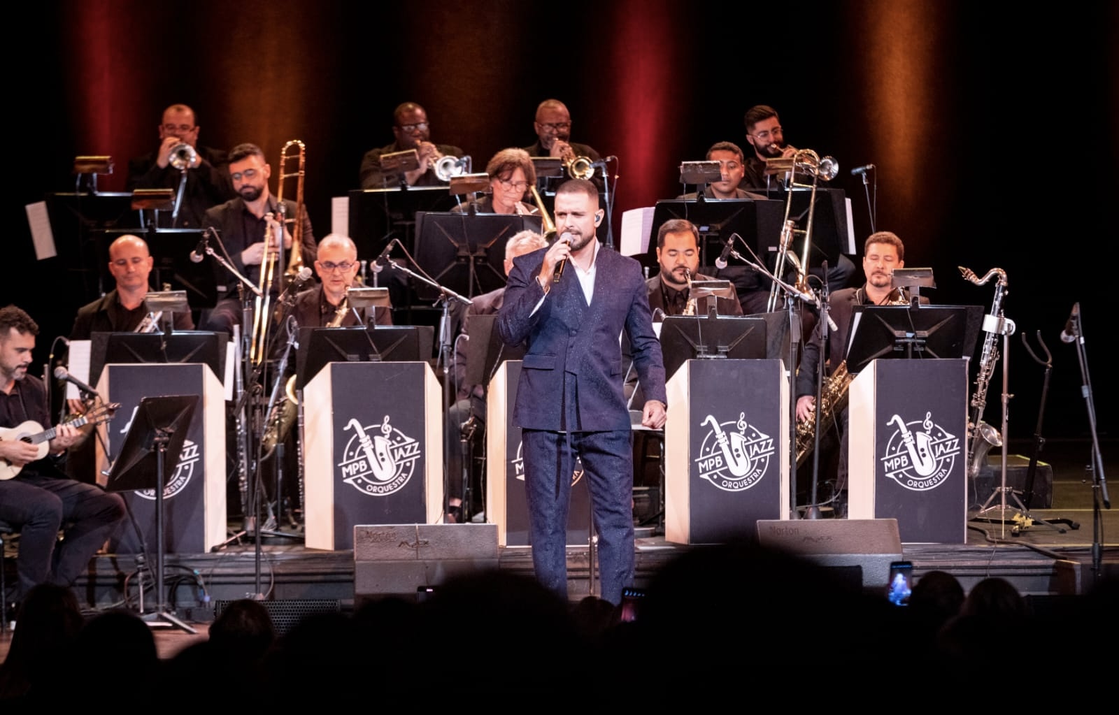 Diogo Nogueira e a Orquestra MPB Jazz no Teatro Multiplan.