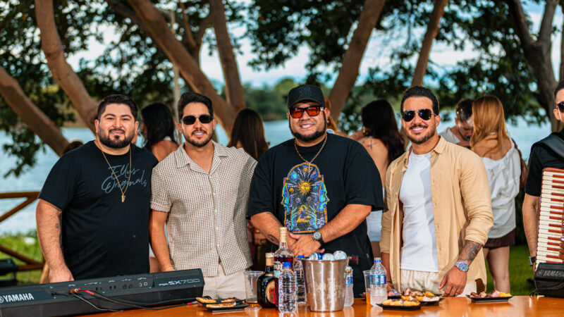 Os Barões da Pisadinha lançam o álbum completo “É Assim Que o Povo Gosta” ao lado de Iguinho & Lulinha.