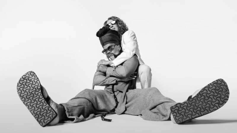 Carlinhos Brown lança hit para o Carnaval 2026, com participação de Simone.