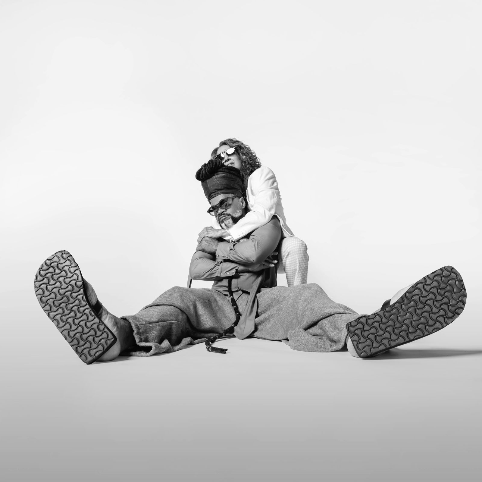 Carlinhos Brown lança hit para o Carnaval 2026, com participação de Simone.