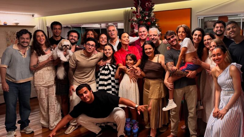 Anitta, Ivete, Ludmilla e mais famosos mostram como foi o Natal em família.