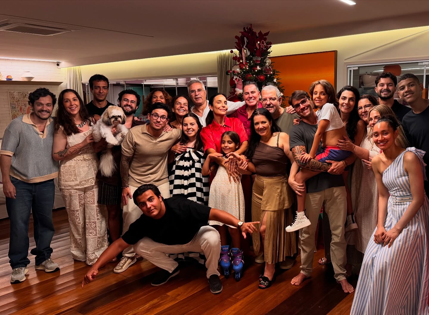 Anitta, Ivete, Ludmilla e mais famosos mostram como foi o Natal em família.