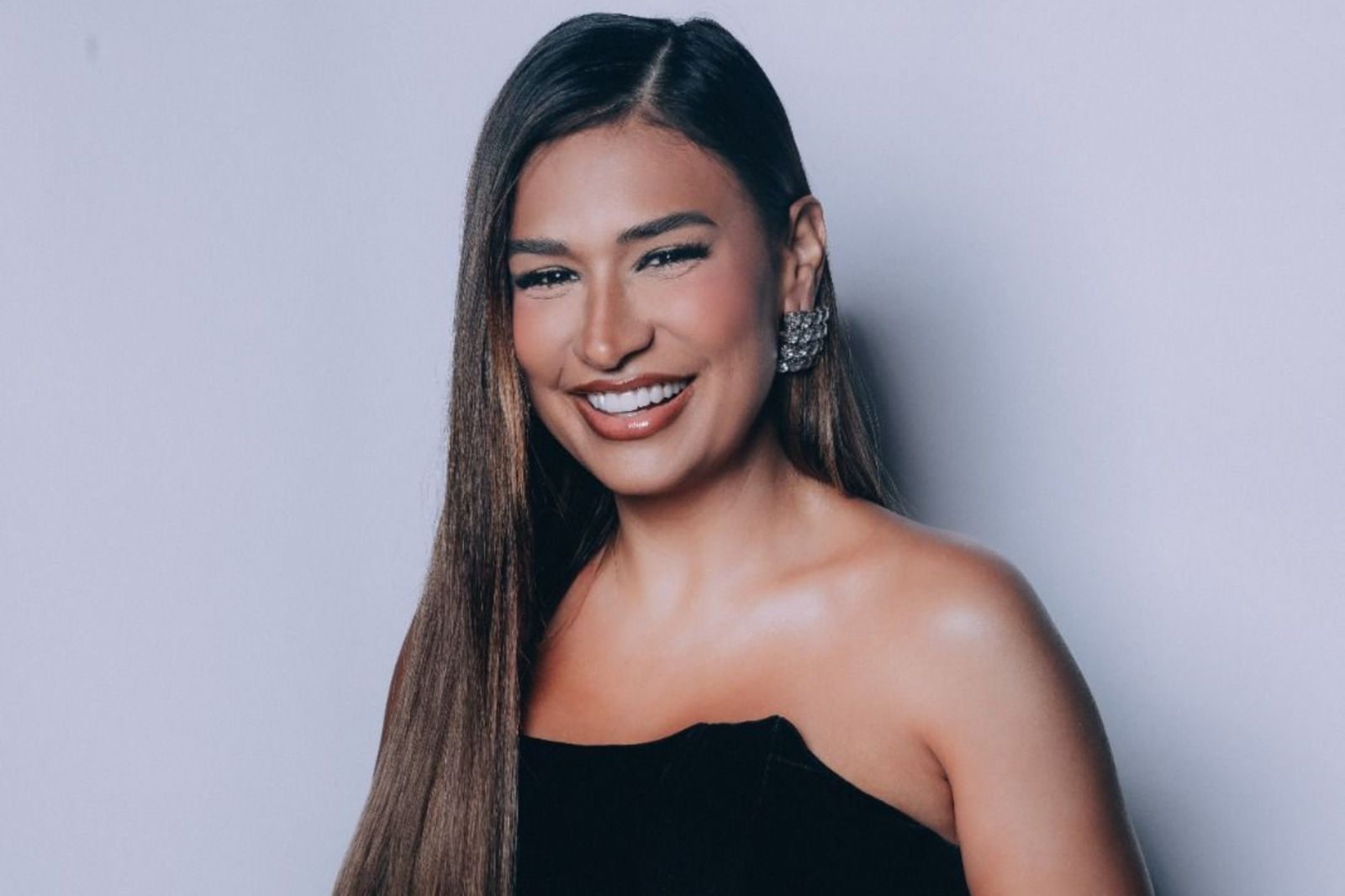 Simone Mendes se apresenta no Villa Country, nesta sexta-feira (12).