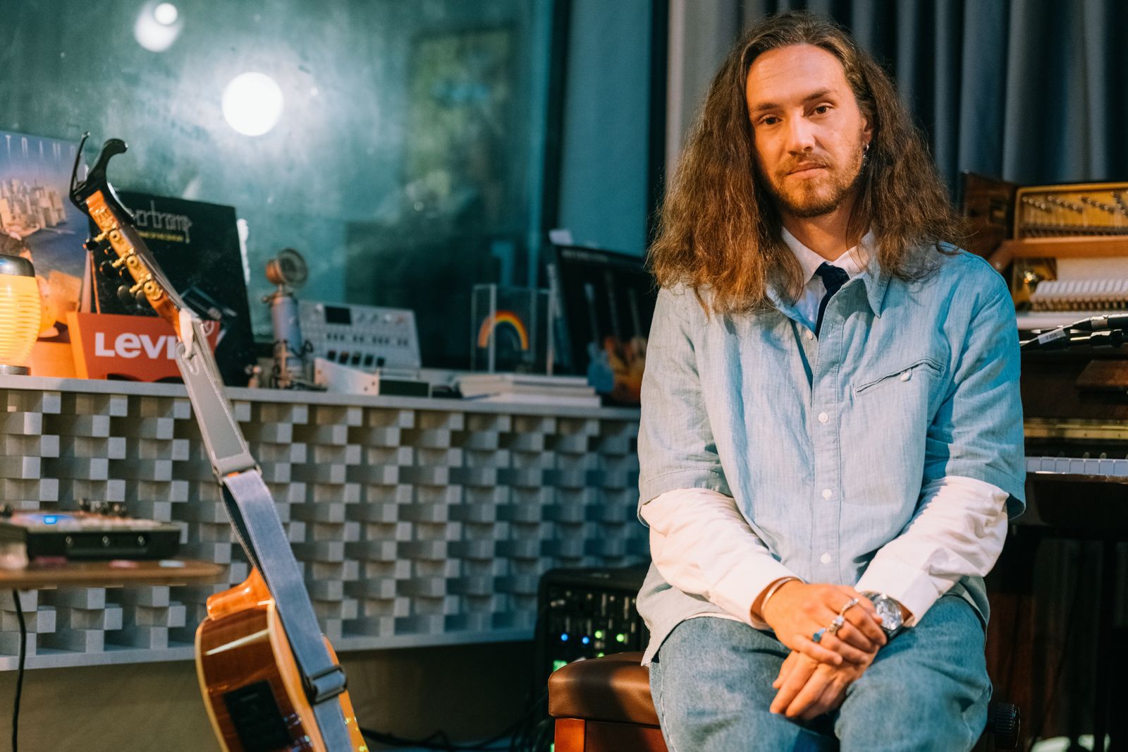 Vitor Kley lança inédita “Nós Dois” e anuncia projeto ao vivo.