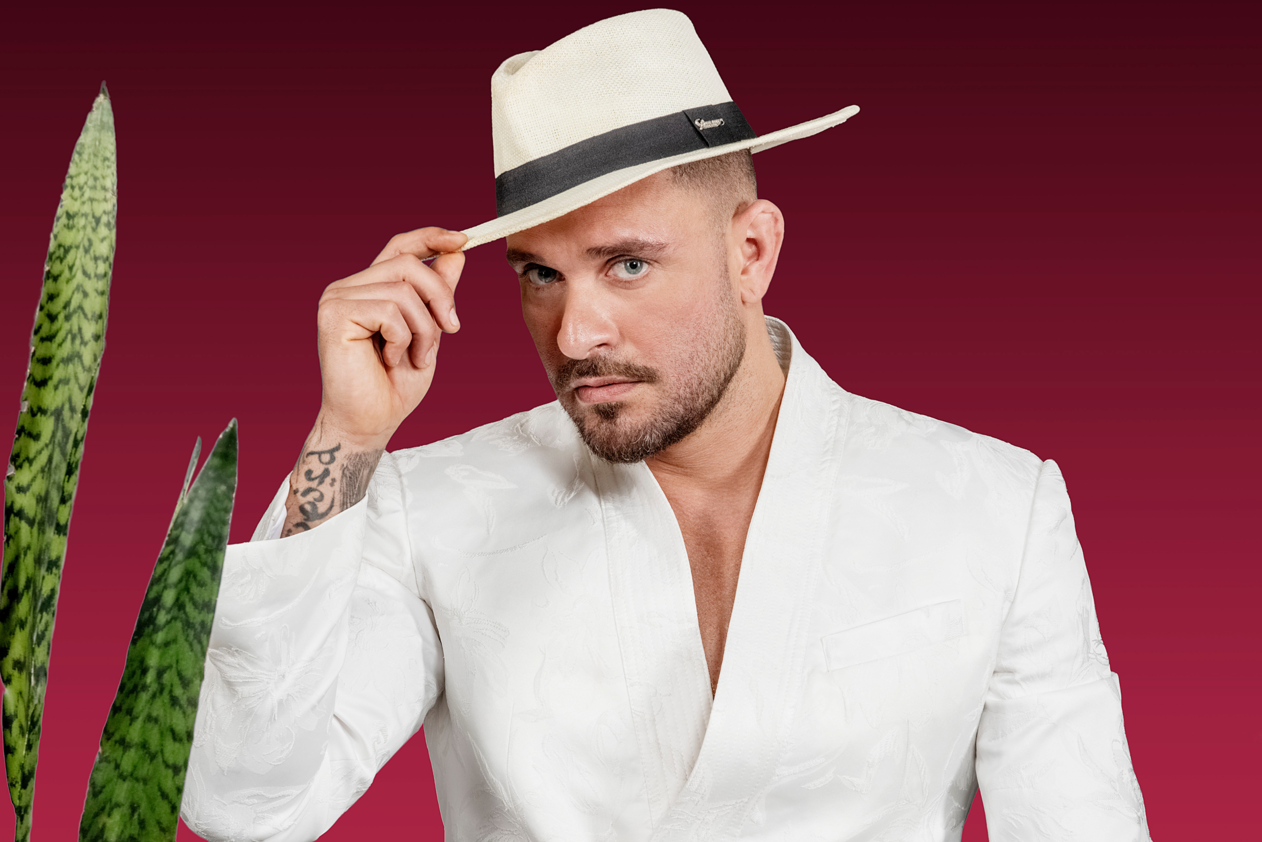 Diogo Nogueira celebra 20 anos de carreira com a turnê “Infinito Samba”: raiz, inovação e força cênica.