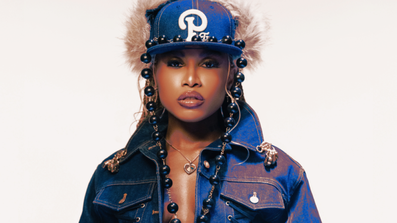 Ebony anuncia tour do álbum KM2 Deluxe, que será lançado em 2026.