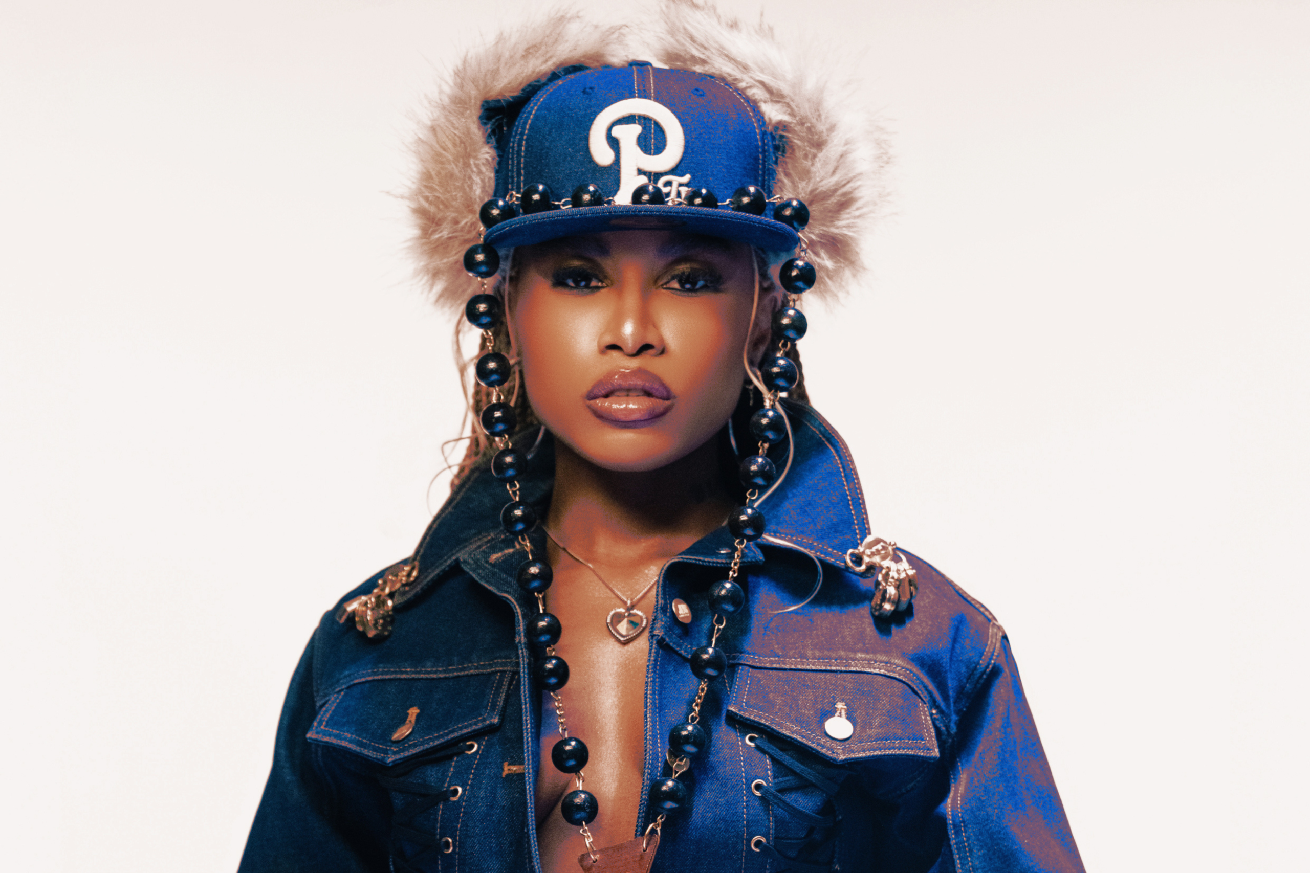 Ebony anuncia tour do álbum KM2 Deluxe, que será lançado em 2026.