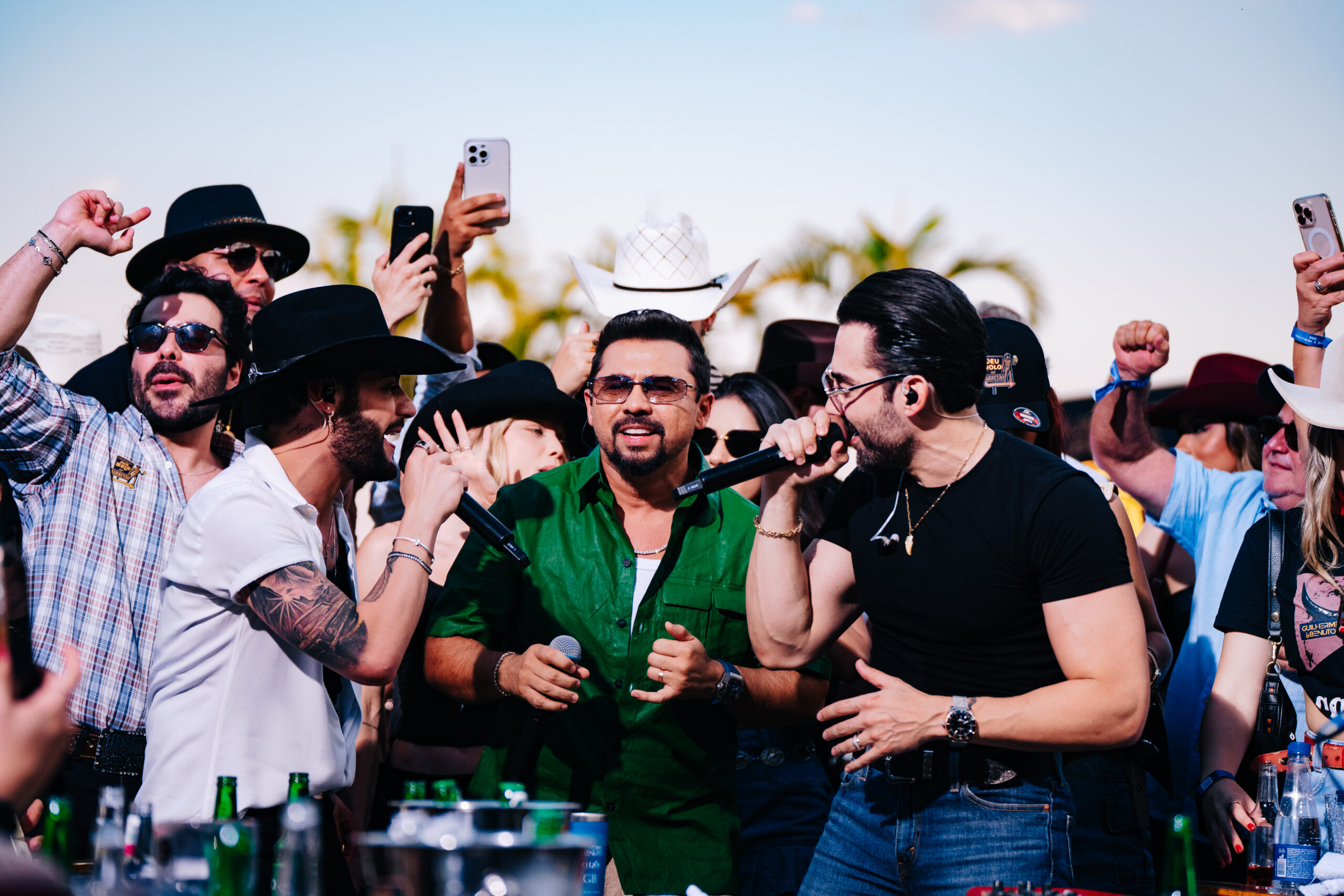 Guilherme & Benuto e Xand Avião se unem no lançamento do EP “Deu Rolo no Barretão (Verão)”