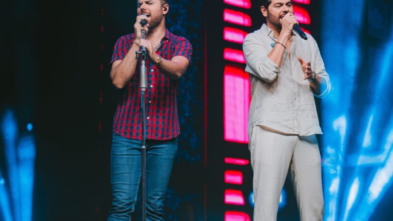 Zé Neto & Cristiano reuniram mais de 167 mil pessoas depois de muita chuva no palco do Verão Maior Paraná!