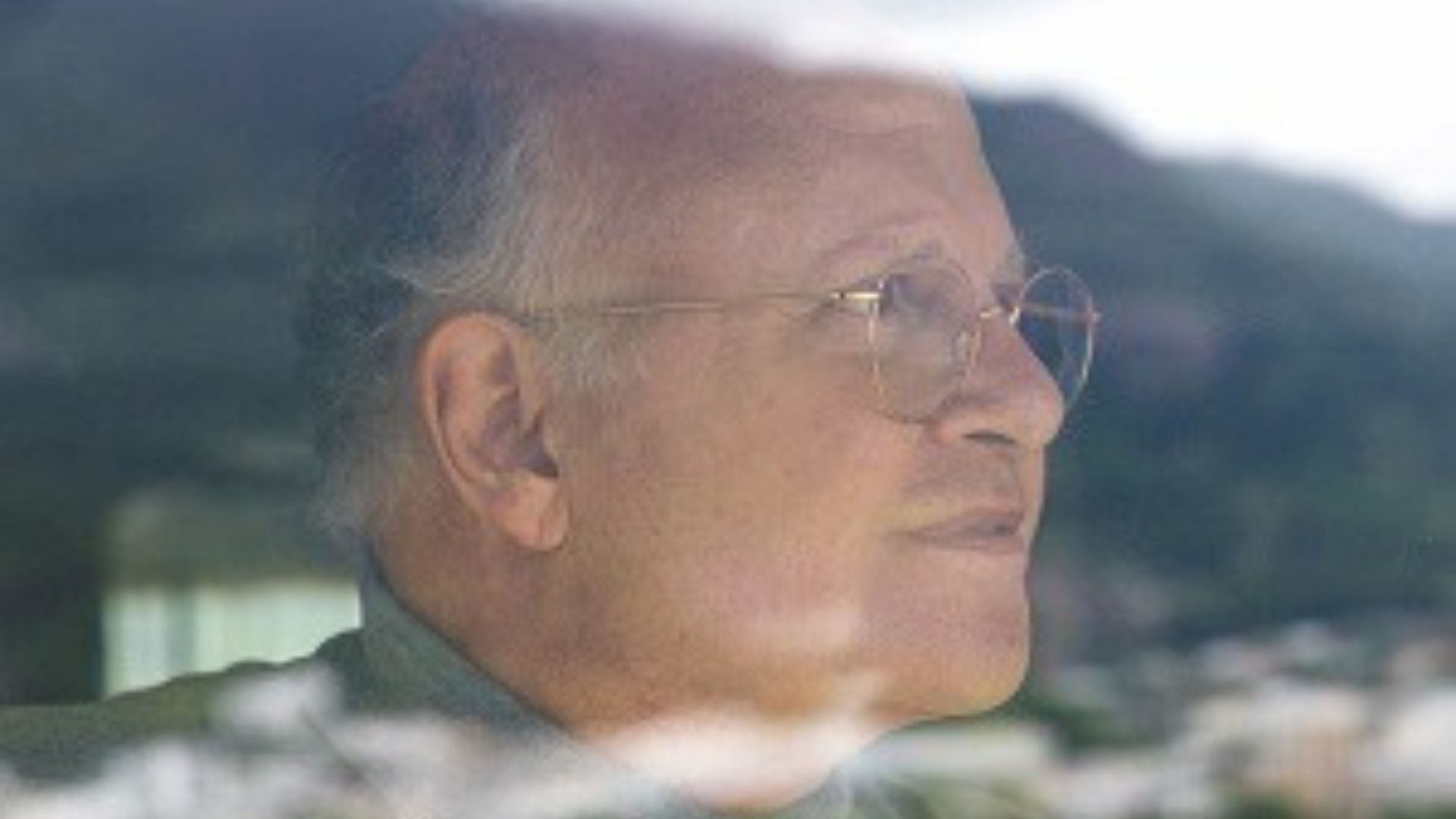 Guilherme Arantes lança “Interdimensional” e celebra 50 anos de carreira com álbum inédito.