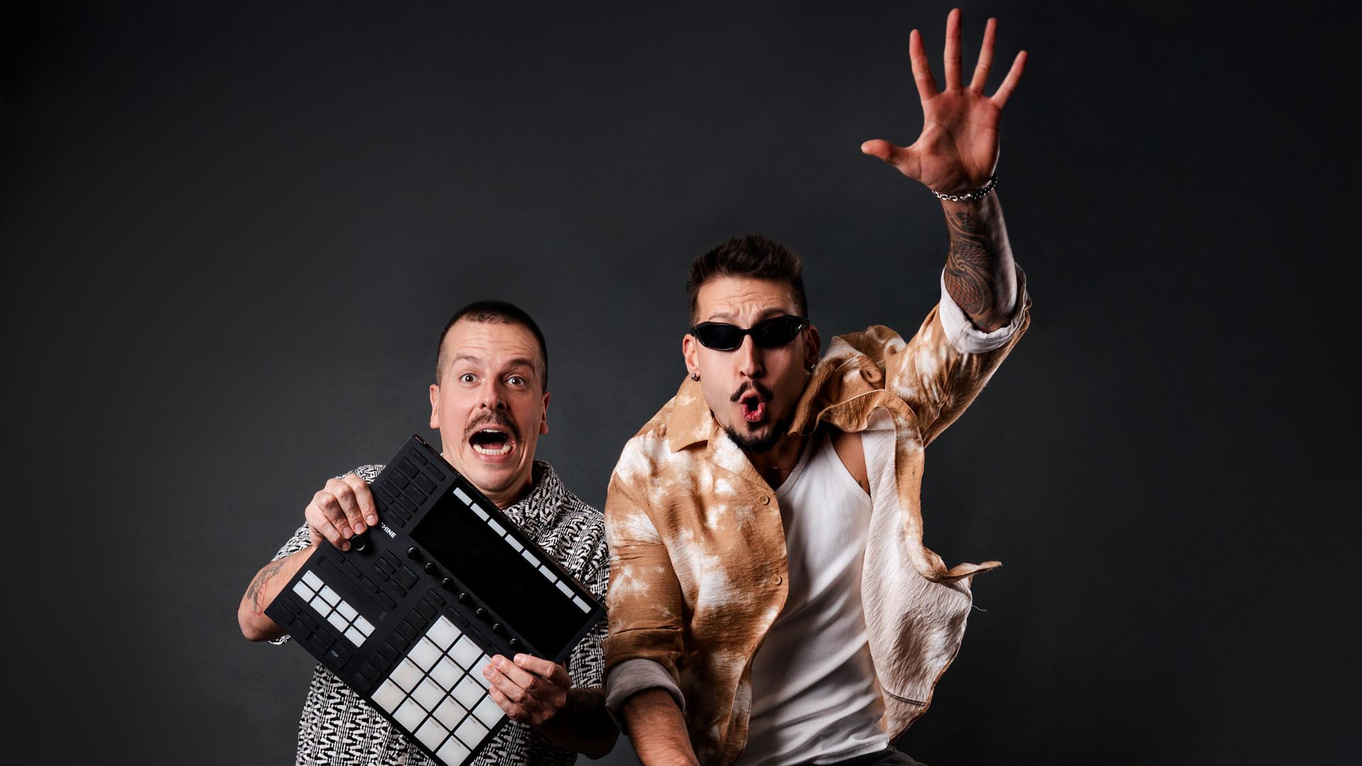 Atração no Arena Mundo RIC, duo PAPI lança novo single nesta sexta (23).