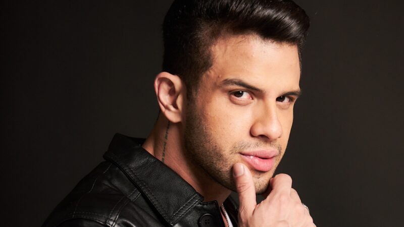 Com forró moderno e sensual, Ávine Vinny inicia 2026 com o single “Eita Saudade”