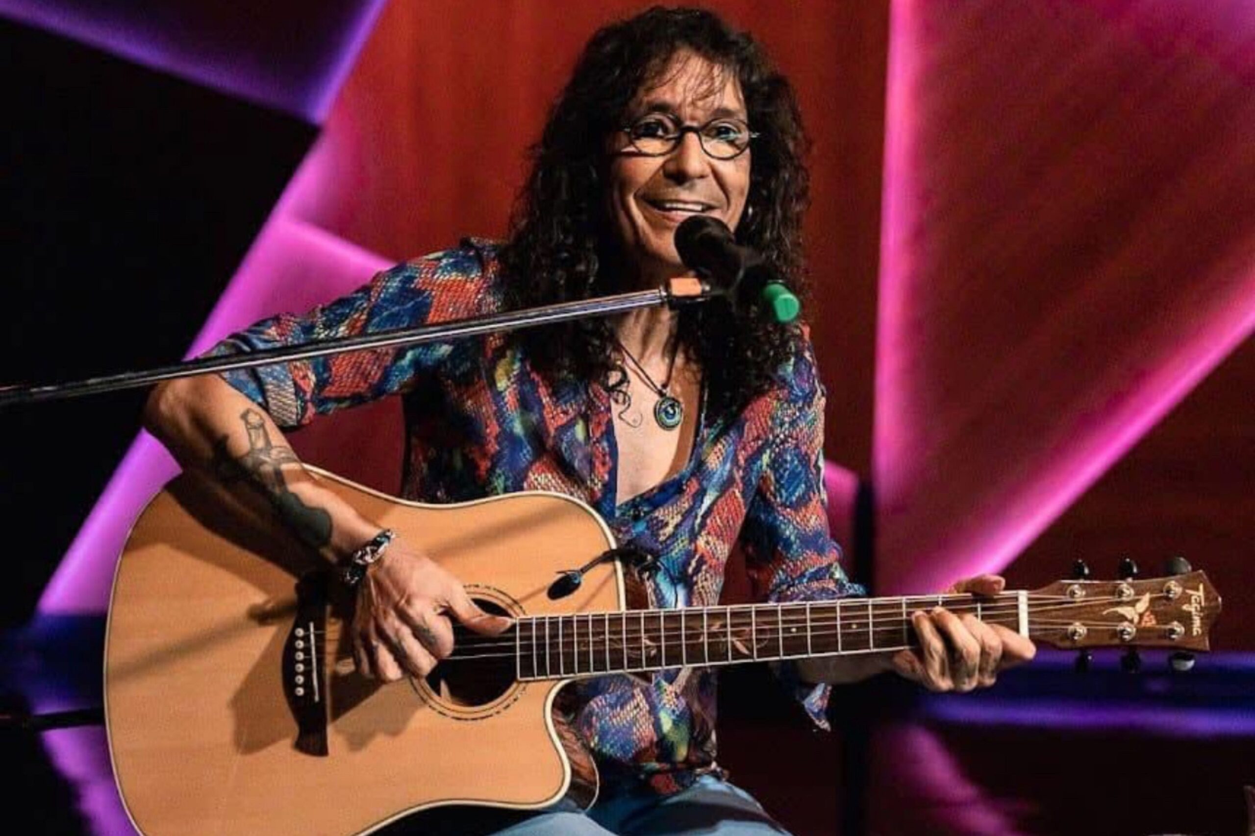 Nova aposta do Carnaval composta por Roberta Miranda, “Piscadinha” é lançada por Luiz Caldas.