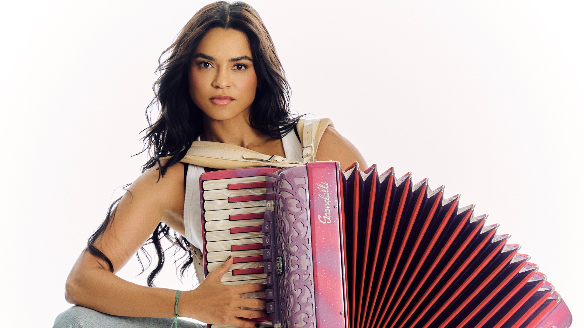 Lucy Alves comanda noite de forró na Praia de Tambaú nesta quarta (14)