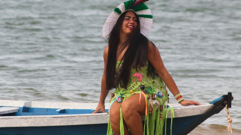 Carol Pedroso lança o EP “Eu Canto Minha Força, Meu Lugar”, celebrando ancestralidade e protagonismo feminino.