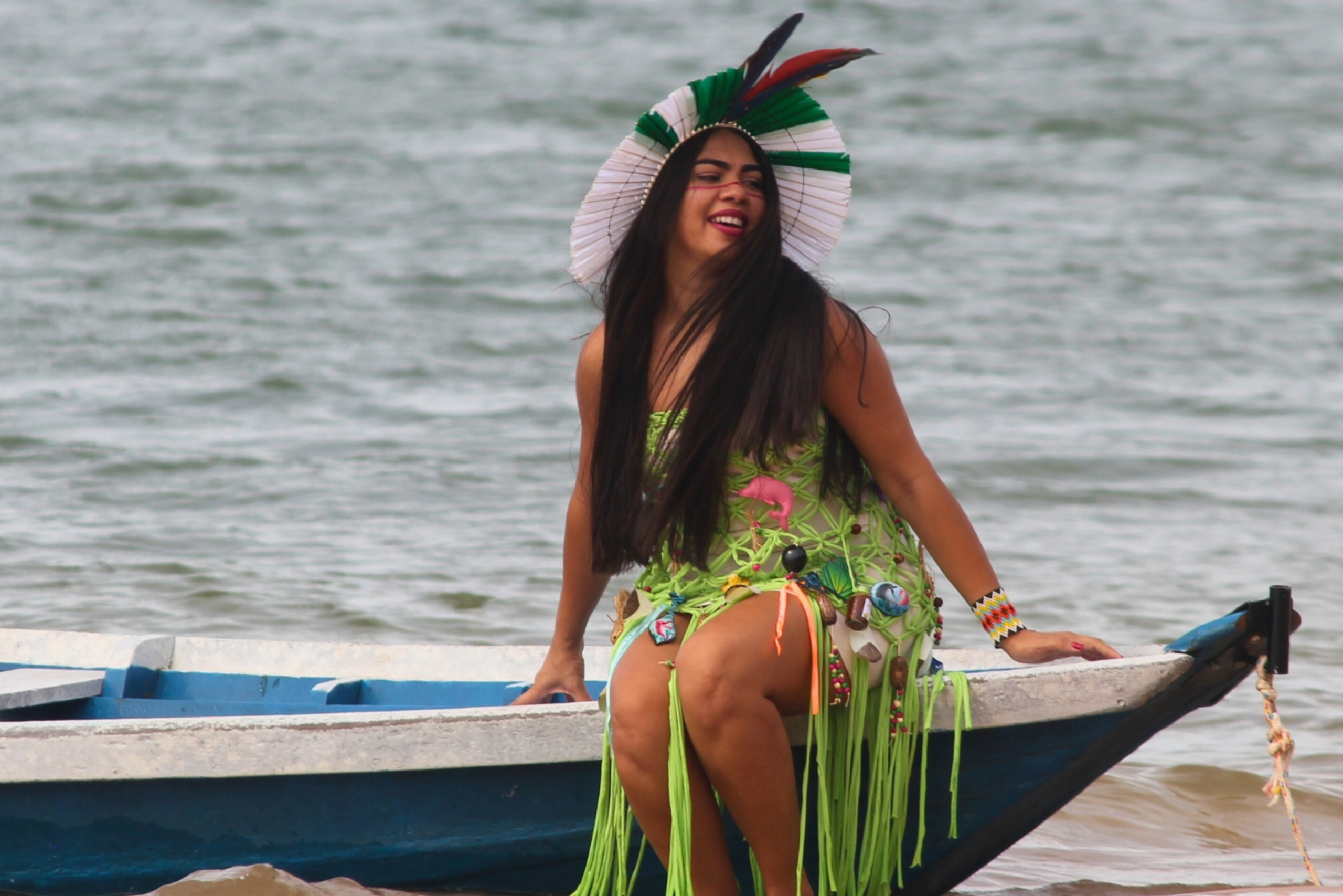 Carol Pedroso lança o EP “Eu Canto Minha Força, Meu Lugar”, celebrando ancestralidade e protagonismo feminino.