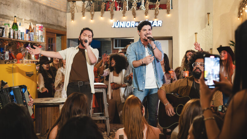 Júnior & Cézar iniciam novo ciclo com o EP “DAQUELE JEITÃO”