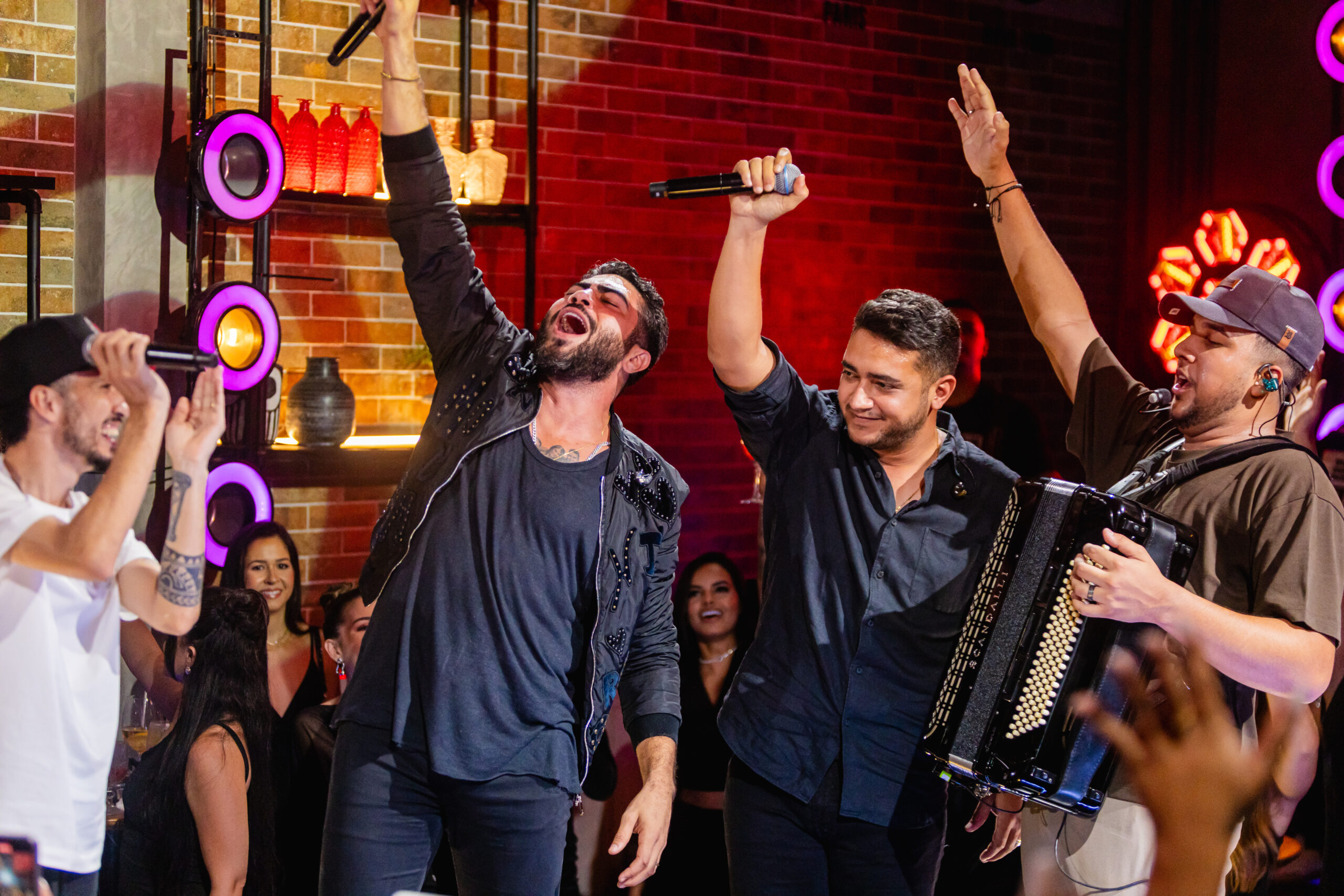 Henrique & Juliano unem as apostas Grelo e Patrick Costa em novo single “Não Era Pra Ir Mas Eu Vou”